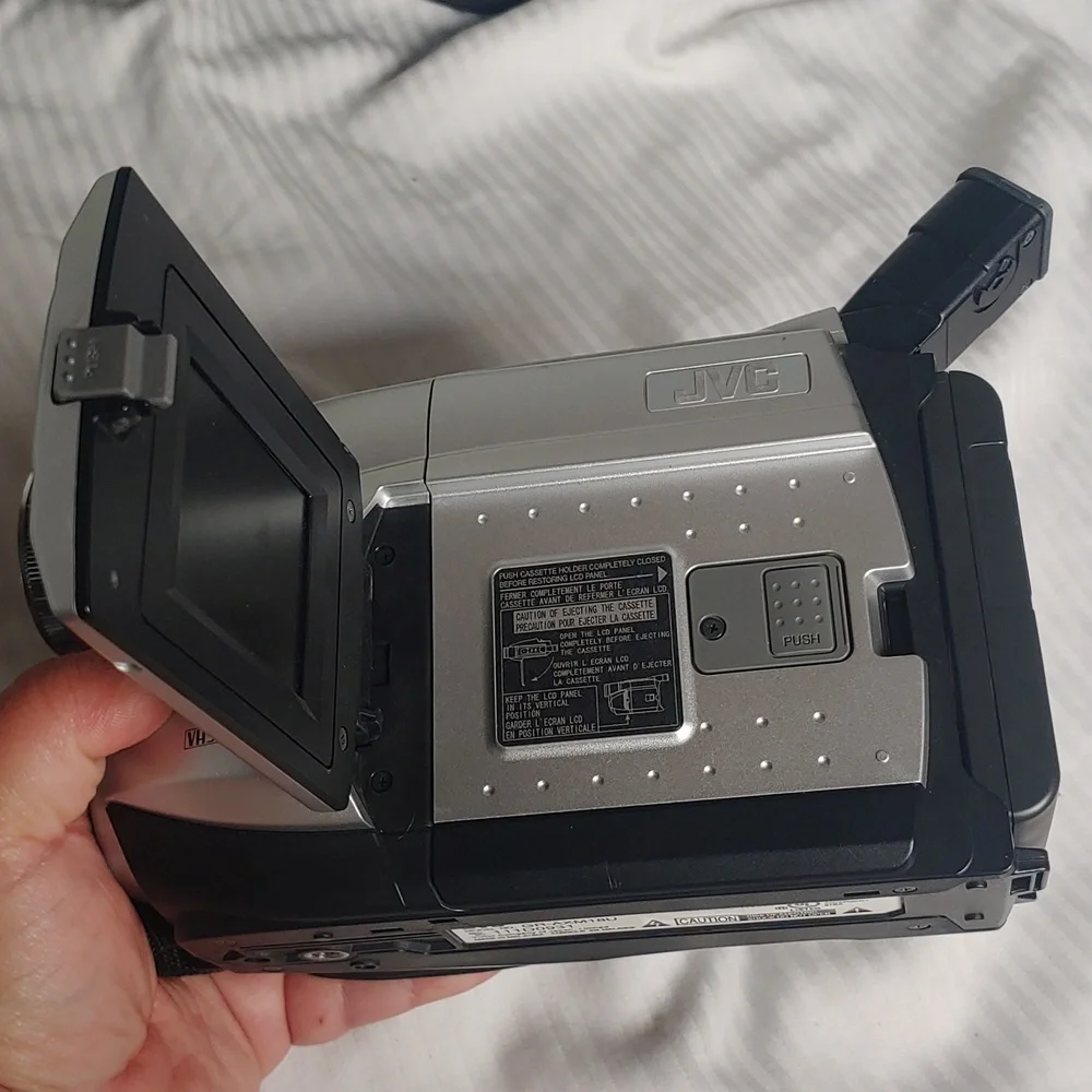 JVC compact VHS/Digital recorder - Picture 7 of 7